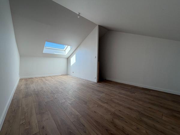 A vendre - Maison 2 chambres de 65 m² entièrement rénovée avec cour "Angers Mirabeau / Parc du Pin"