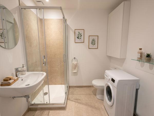 A vendre - Maison 2 chambres de 65 m² entièrement rénovée avec cour "Angers Mirabeau / Parc du Pin"