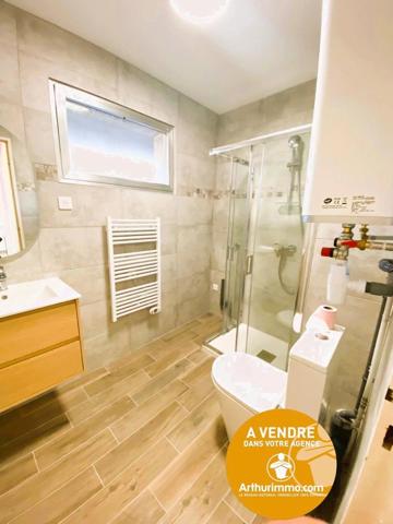 Vente                                                      Appartement
                        
                     2 pièces                      30 m2                     à Le Lavandou