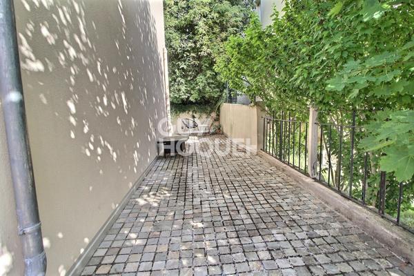 EN EXCLUSIVITE MAISON CHAVILLE  RIVE DROITE