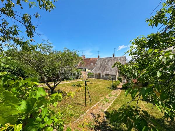 Maison de village avec dépendances - 3 pièces - à CHATILLON EN BAZOIS (58)