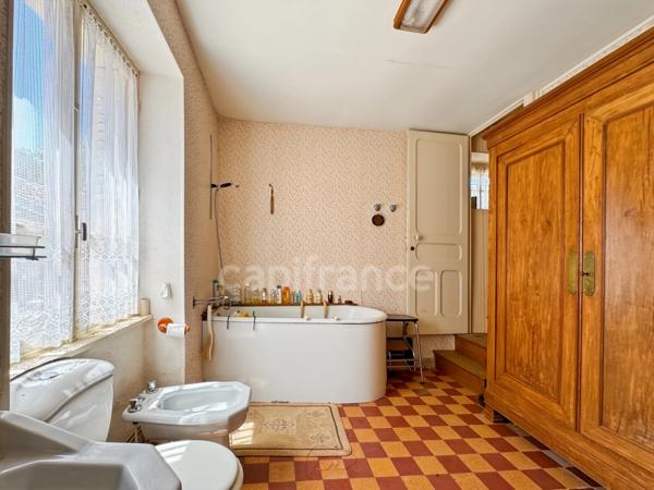 Maison de village avec dépendances - 3 pièces - à CHATILLON EN BAZOIS (58)