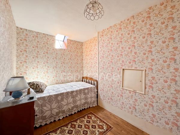 Maison de village avec dépendances - 3 pièces - à CHATILLON EN BAZOIS (58)