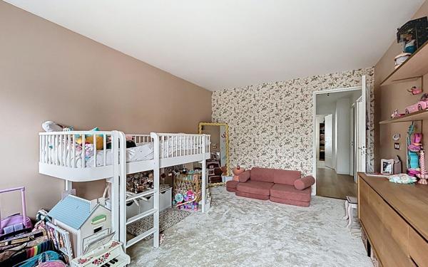 Appartement à vendre    4 pièces • 94 m2 Suresnes