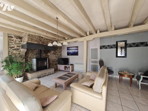 A VENDRE ROHAN / SAINT GOUVRY Longère et dépendances
