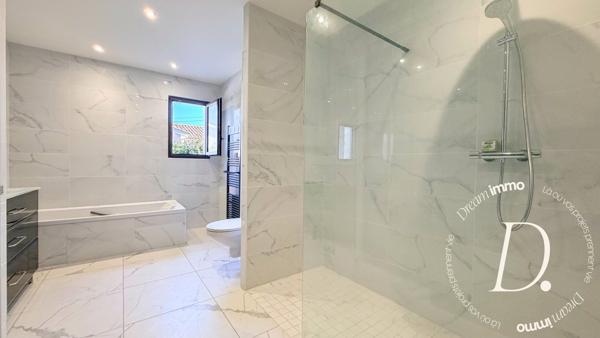Maison contemporaine  de 2022 de 164 m² – 4 chambres