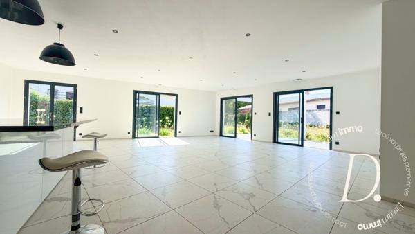 Maison contemporaine  de 2022 de 164 m² – 4 chambres