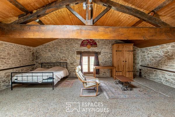 Propriété de charme avec piscine intérieure, dépendances et écuries