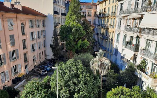 Appartement à vendre    6 pièces • 170 m2 Nice