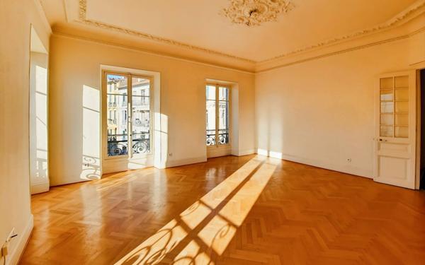 Appartement à vendre    6 pièces • 170 m2 Nice