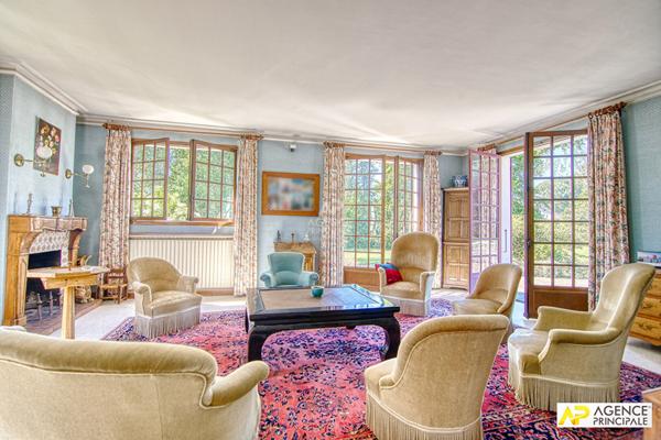 Le Chesnay centre ville - Maison 14 pièces 395.90 m² habitables sur parcelle de 2250 m² €1 760 000 ** - Référence 25757