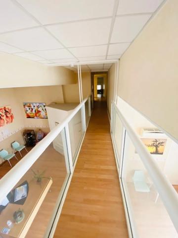 En plein centre-ville de COLOMIERS, à vendre locaux d'activités professionnelles ou commerciales de 331 m² au sol