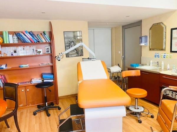 En plein centre-ville de COLOMIERS, à vendre locaux d'activités professionnelles ou commerciales de 331 m² au sol