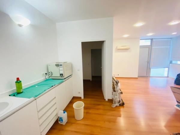 En plein centre-ville de COLOMIERS, à vendre locaux d'activités professionnelles ou commerciales de 331 m² au sol