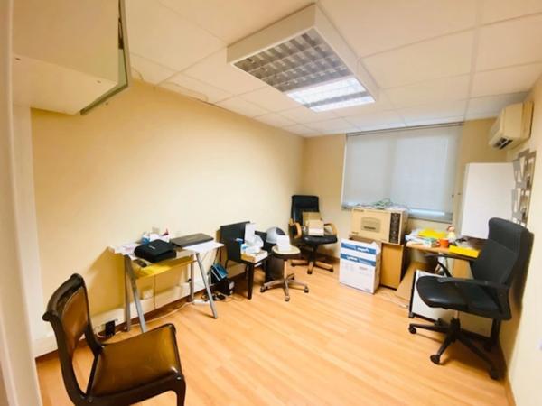 En plein centre-ville de COLOMIERS, à vendre locaux d'activités professionnelles ou commerciales de 331 m² au sol