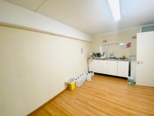 En plein centre-ville de COLOMIERS, à vendre locaux d'activités professionnelles ou commerciales de 331 m² au sol