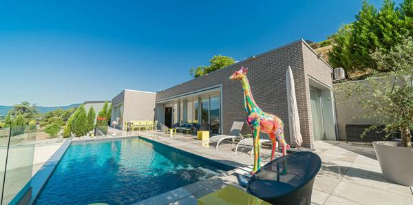 Villa contemporaine avec piscine