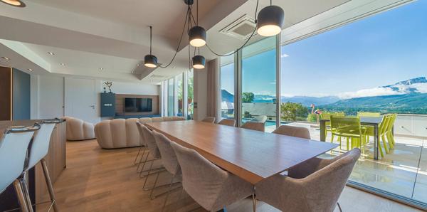 Villa contemporaine avec piscine