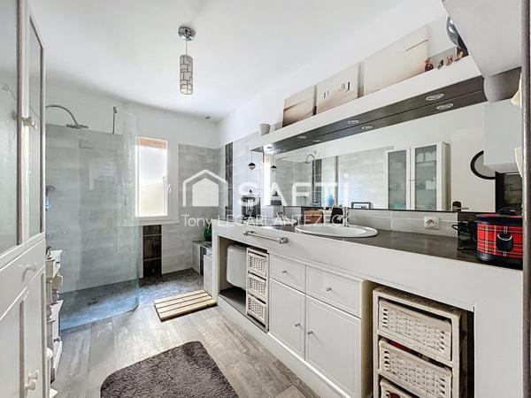 Plain-pied composé de 4 chambres dont une suite parentale