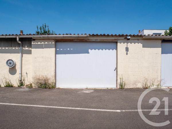 Parking à vendre  30 m 2   CHATEAU D OLONNE  - 85