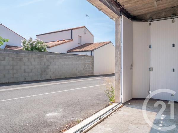 Parking à vendre  30 m 2   CHATEAU D OLONNE  - 85