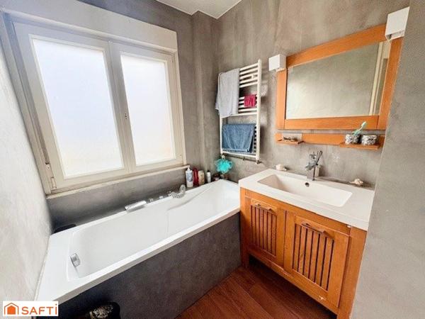 Maison à deux pas de la place Poterne avec garage et jardin /3 chambres