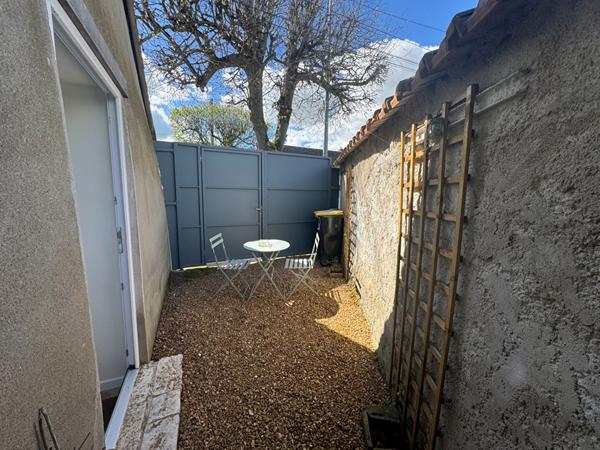 Petite maison meublée T2 à Lèves