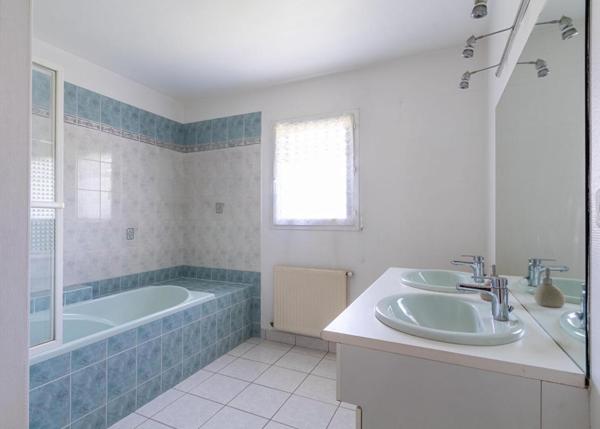 LA CHAPELLE-SUR-ERDRE MAISON BOURGEOISE 221 m² TERRAIN 2 500 m² OUEST GESVRES