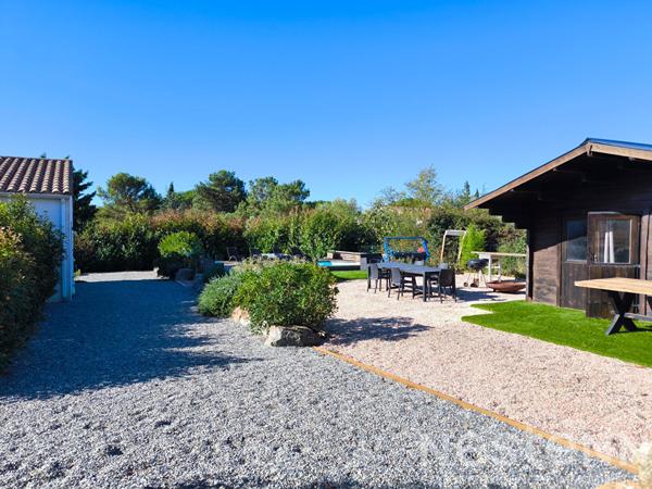 Villa de plain-pied de 158 m² avec studio, piscine et 1,5 hectare de terrain