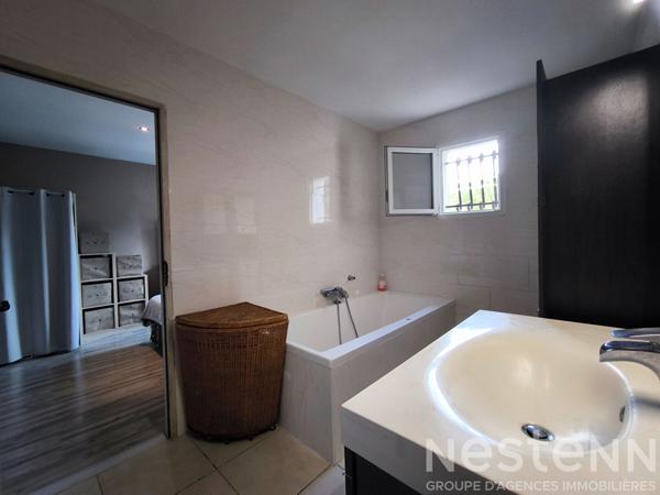 Villa de plain-pied de 158 m² avec studio, piscine et 1,5 hectare de terrain