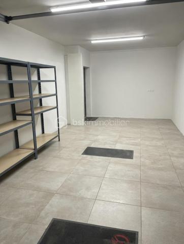 🏡 **À VENDRE – Maison récente avec prestations de qualité**
💰 **Prix : 499 000 €**

📍 Située au calme, en impasse secteur VIGNERAIE  cette maison construite en 2017 offre environ 150 m² habitables sur un terrain de 580 m²,
à seulement 30 min de Montpellier.

🎥vidéo du bien=>   https://drive.google.com/file/d/1jIJn81dqI5aLsYacZpgeaCFoZSxj_6nO/view?usp=sharing
                                   https://drive.google.com/file/d/1PblXlXlei5QqeP83JrzcWW2biRNh20m2/view?usp=drive_link
---

✨ **Les atouts principaux :**

* 🛋️ **Superbe pièce de vie de 65 m²** avec belle hauteur sous plafond et luminosité exceptionnelle
* 🍽️ Cuisine équipée ouverte + arrière-cuisine / buanderie
* 🛏️ **Suite parentale en rez-de-chaussée (30 m²)** avec dressing et salle d’eau privative
* 🚽 WC indépendant
* 🚗 **Garage isolé et carrelé de 32 m²** (possibilité studio indépendant)

---

🛌 **À l’étage :**

* 🌞 2 chambres exposées plein sud avec placards
* 🧸 1 chambre supplémentaire (bureau / salle de jeux actuellement)
* 🛁 Salle de bains avec WC
  ➡️ **Total : 4 chambres**

---

🌴 **Extérieurs & équipements :**

* 🏊 Piscine chauffée (10 m²) avec châssis roulant sécurisé et nage a contre courant
* 🍖 Cuisine d’été conviviale
* 🚲 Abri vélos + abri piscine
* 🌿 Pergola en fer thermolaqué

⚙️ **Confort & performance :**

* ❄️ Climatisation réversible gainable
* ♻️ Chauffe-eau thermodynamique
* 💧 Alimentation en eau par le canal
* 🌐 Fibre optique
* 🔥 Conduit prévu pour poêle ou cheminée

---

✅ **Pourquoi cette maison ?**

* 🆕 Construction récente (2017 – norme RT 2012)
* 📐 Grand espace de vie de 65 m²
* 👨‍👩‍👧 Suite parentale spacieuse au rez-de-chaussée
* 🔧 Garage aménageable (studio possible)
* 🌞 Extérieurs complets et fonctionnels
* 💡 Équipements favorisant les économies d’énergie

---

📍 **Environnement idéal :**

* 🏫 Écoles et collège à moins de 10 min à pied
* 🎓 Lycée à ~10 min (voiture ou bus)
* 🛍️ Commerces et supermarché à proximité
* 🚗 Accès facile aux axes routiers et transports

---

📞 **Contact :**
Pour plus d’informations ou organiser une visite :
**Céline Taormina – 06 35 21 91 15**