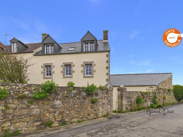 Bâtisse en pierre à fort potentiel à deux pas de la mer