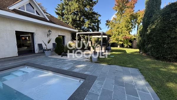 MAISON À VENDRE DE 8 PIÈCES DE 200,00 M²