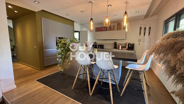 MAISON À VENDRE DE 8 PIÈCES DE 200,00 M²