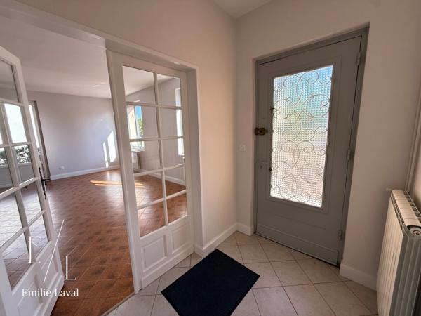 Maison avec dépendance, cave à vin et terrain clos de 1 737 m² à Pineuilh (33)