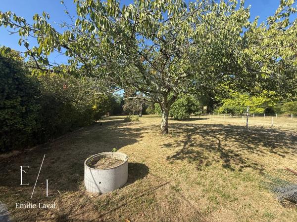 Maison avec dépendance, cave à vin et terrain clos de 1 737 m² à Pineuilh (33)