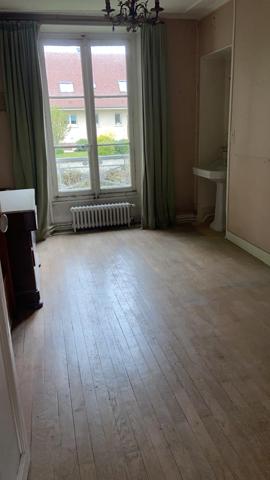 Orgeval (78630) ORGEVAL : MAGNIFIQUE PROPRIÉTÉ (390m2) À RÉNOVER (dans un parc de presque 8.000 m2)