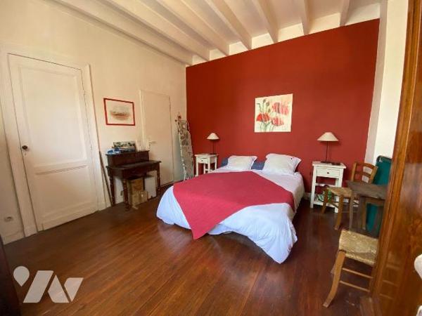 BORDEAUX - NANSOUTY (33000) GIRONDE
Maison en pierres avec piscine 4 chambres bureau.
Une vas...