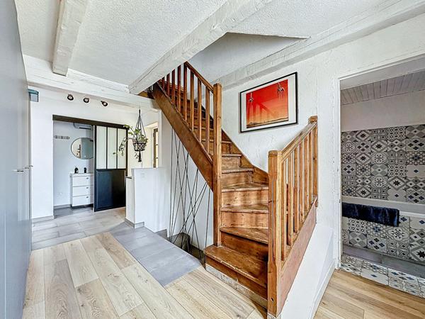 À VENDRE  Marseille 13013 ST JUST / LACORDAIRE Bien atypique entre appartement et maison  - Beaux Volumes