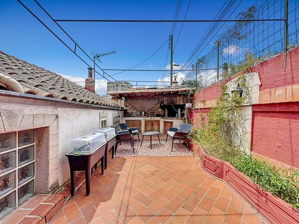 À VENDRE  Marseille 13013 ST JUST / LACORDAIRE Bien atypique entre appartement et maison  - Beaux Volumes