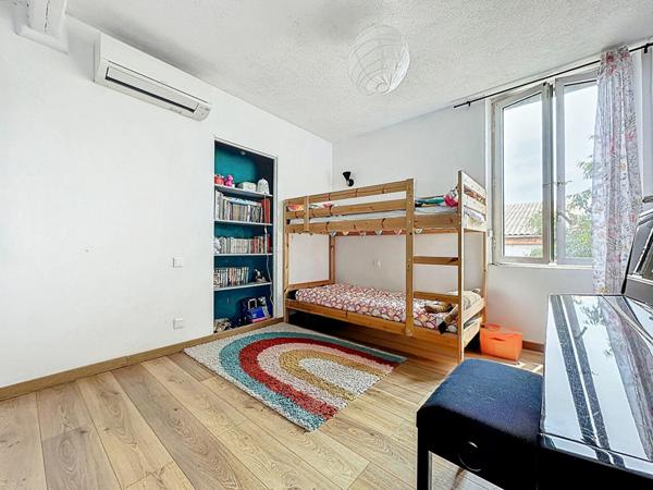 À VENDRE  Marseille 13013 ST JUST / LACORDAIRE Bien atypique entre appartement et maison  - Beaux Volumes