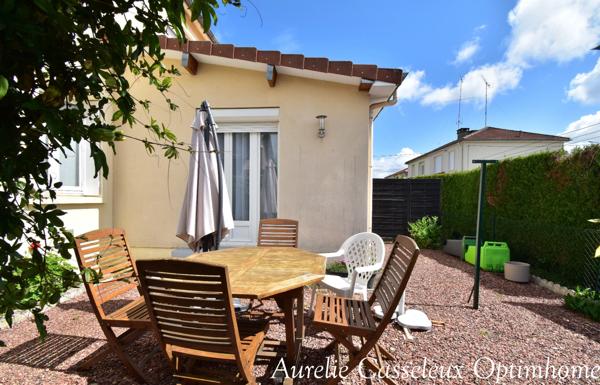 MAISON A CHARMES, 2/3 CHAMBRES, GARAGE, PROCHE DES ECOLES ET COMMERCES