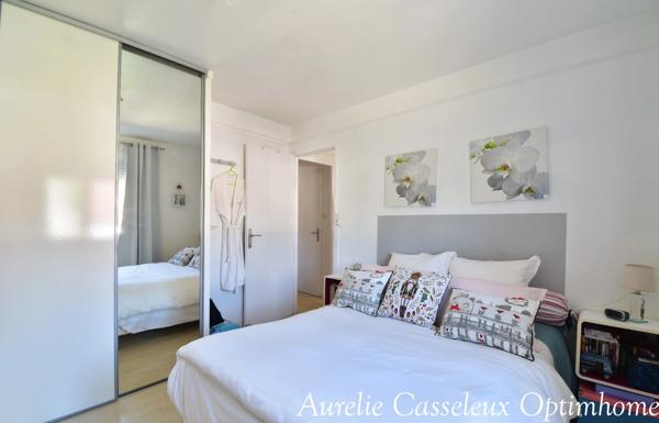 MAISON A CHARMES, 2/3 CHAMBRES, GARAGE, PROCHE DES ECOLES ET COMMERCES