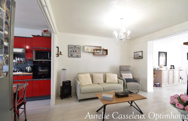 MAISON A CHARMES, 2/3 CHAMBRES, GARAGE, PROCHE DES ECOLES ET COMMERCES