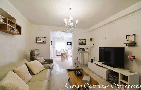 MAISON A CHARMES, 2/3 CHAMBRES, GARAGE, PROCHE DES ECOLES ET COMMERCES
