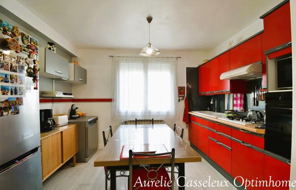 MAISON A CHARMES, 2/3 CHAMBRES, GARAGE, PROCHE DES ECOLES ET COMMERCES