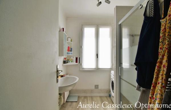 MAISON A CHARMES, 2/3 CHAMBRES, GARAGE, PROCHE DES ECOLES ET COMMERCES