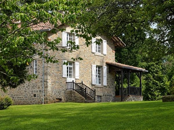 Trés belle maison  de 12 pièces sur 26925 m2 de terrain