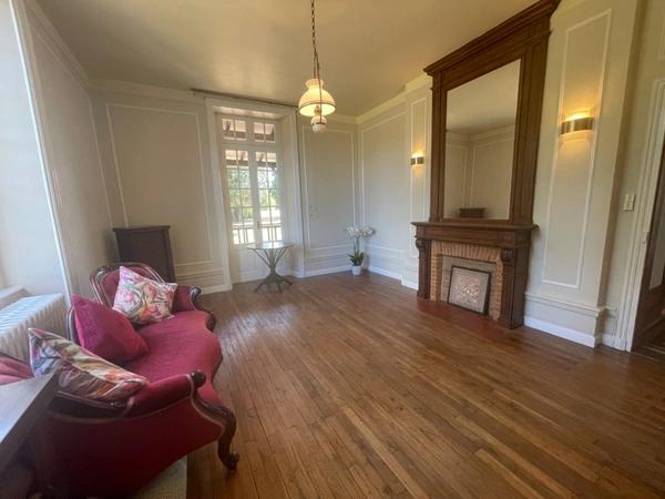 Trés belle maison  de 12 pièces sur 26925 m2 de terrain
