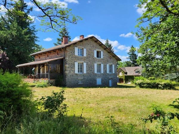 Trés belle maison  de 12 pièces sur 26925 m2 de terrain